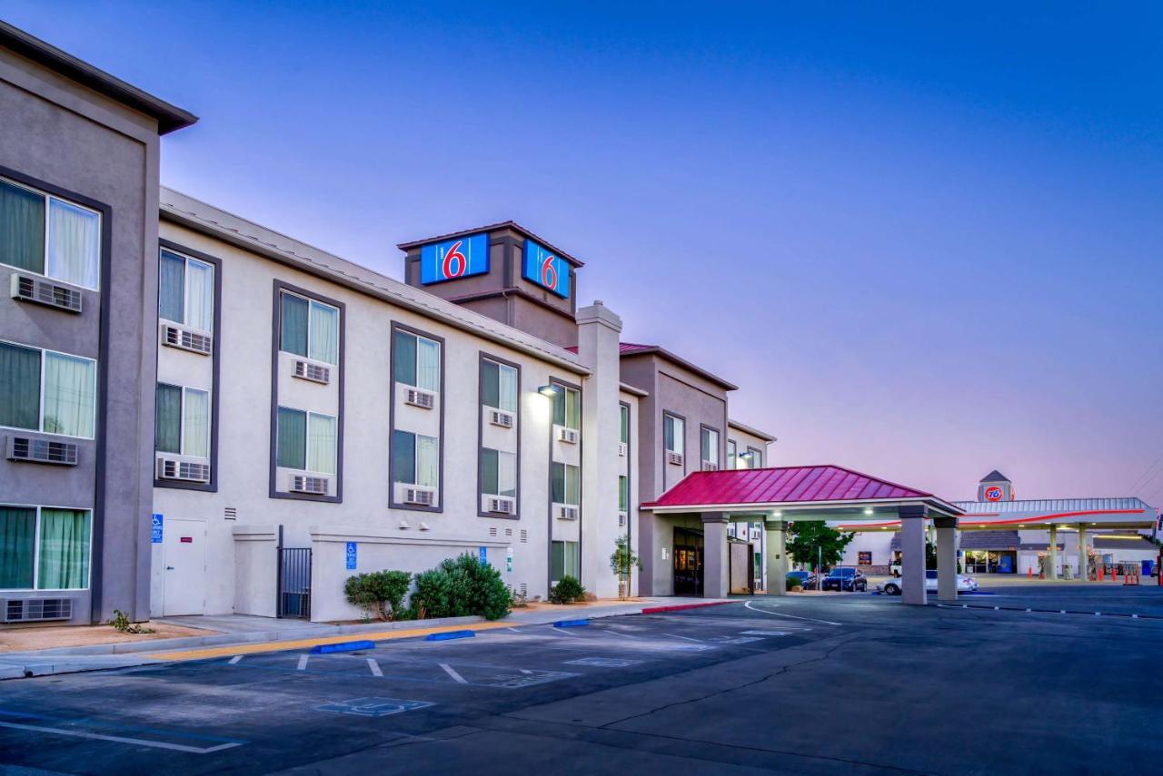 Motel 6-Hesperia, Ca - West Main Street I-15 Bagian luar foto