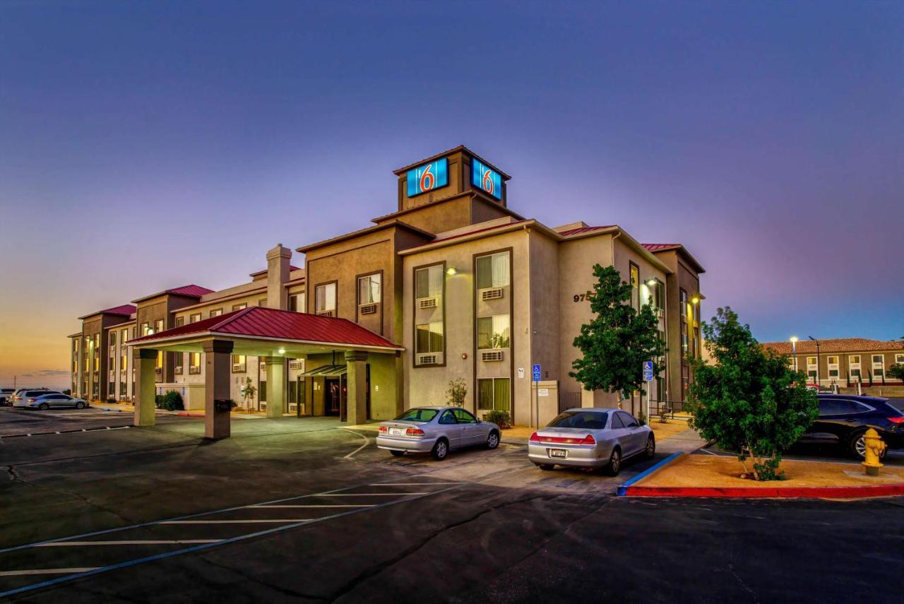 Motel 6-Hesperia, Ca - West Main Street I-15 Bagian luar foto