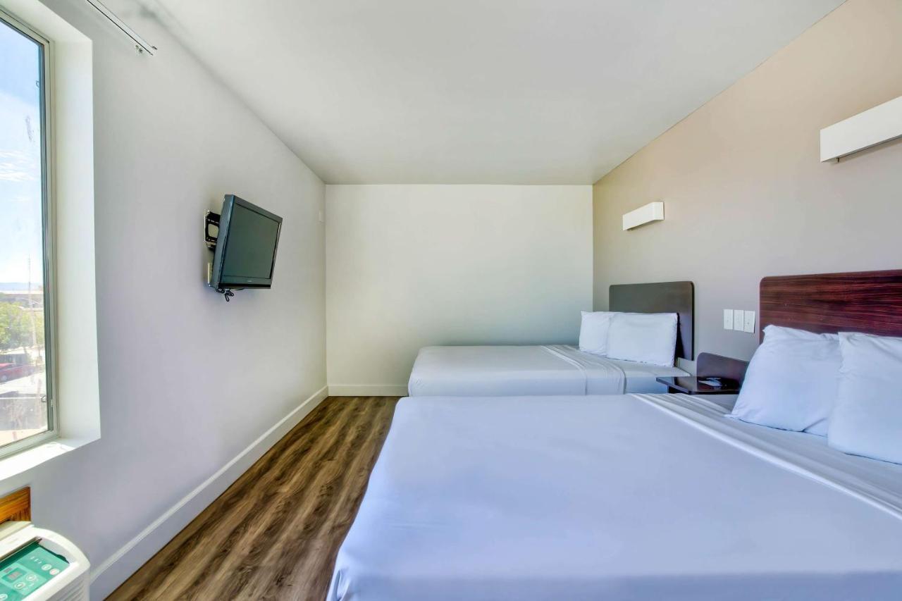 Motel 6-Hesperia, Ca - West Main Street I-15 Bagian luar foto