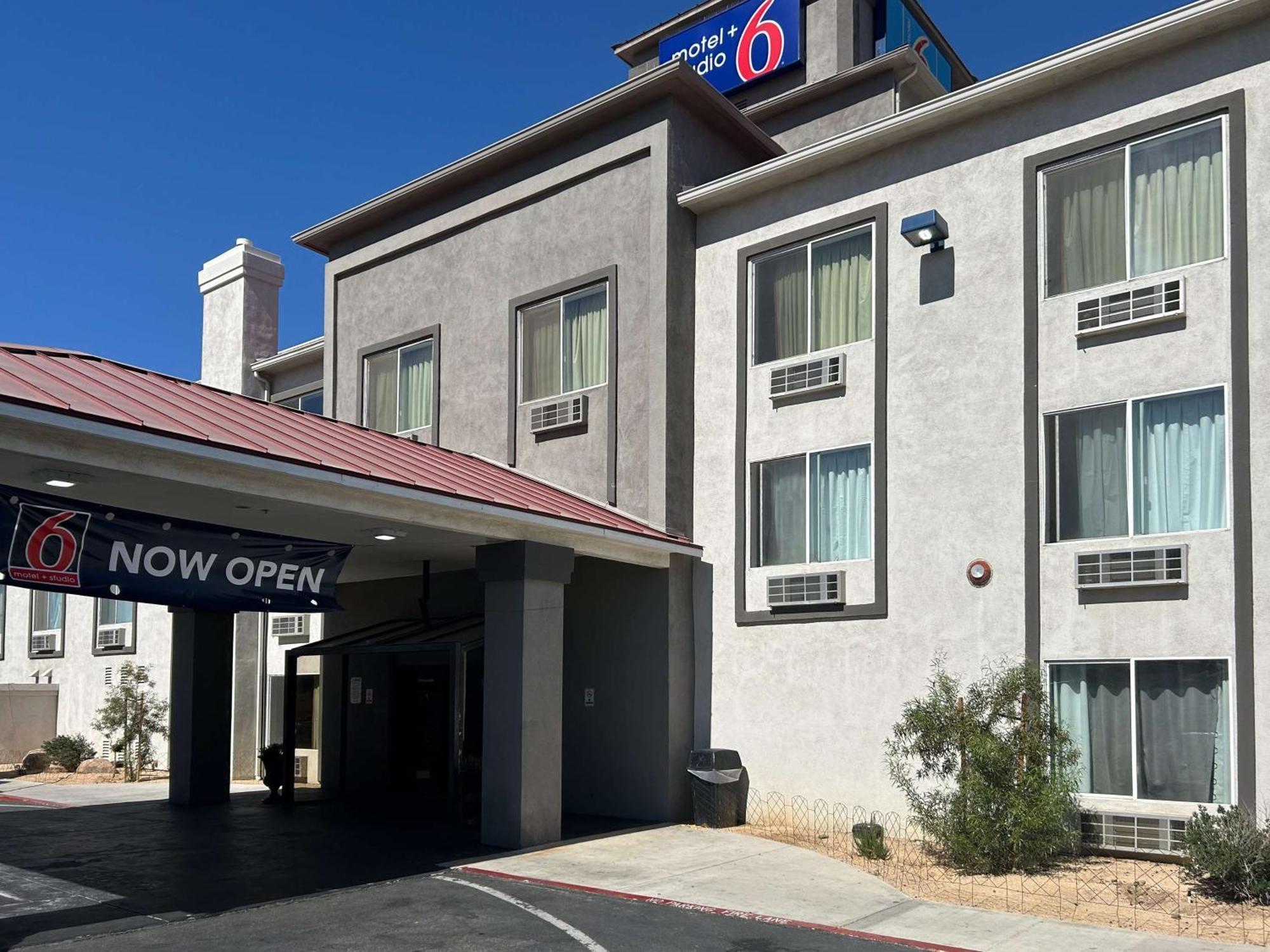 Motel 6-Hesperia, Ca - West Main Street I-15 Bagian luar foto