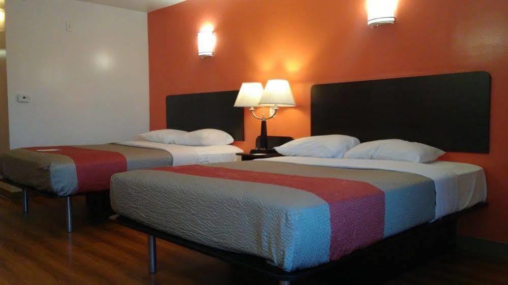 Motel 6-Hesperia, Ca - West Main Street I-15 Bagian luar foto