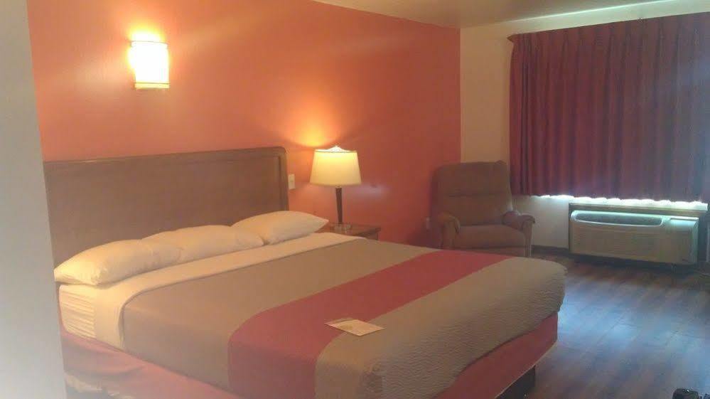 Motel 6-Hesperia, Ca - West Main Street I-15 Bagian luar foto